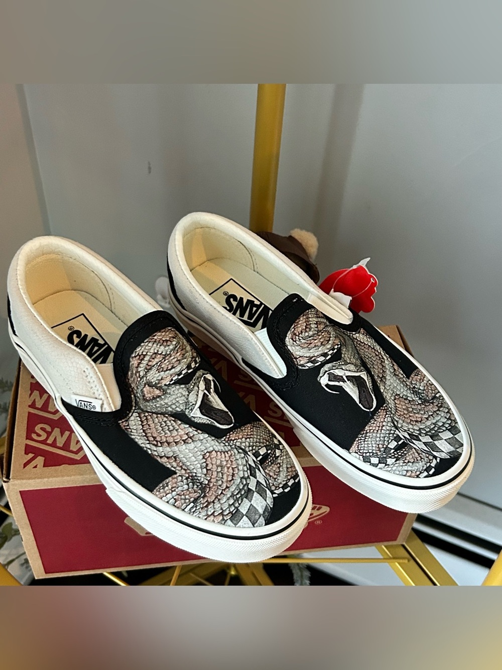 Vans  unisex classic Slip-On Sneakers with Snake/ Dessert Print Men’s 3.5 NEW
